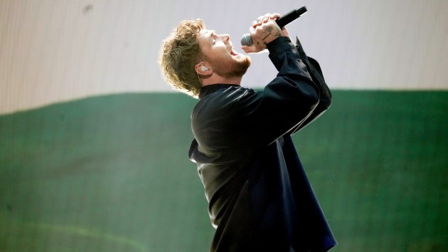 Alex Warren is happy his male fans are high-fiving him, not kicking his butt