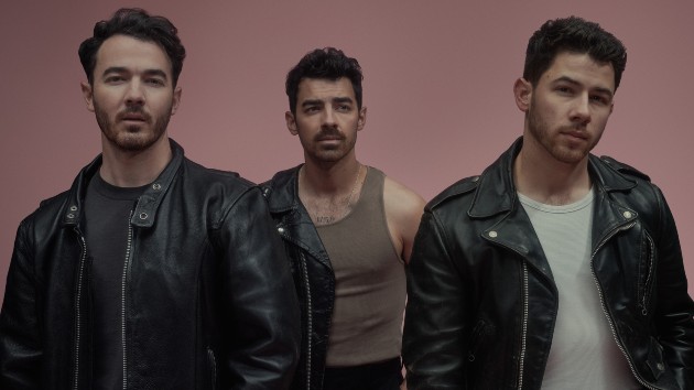 Greetings From Hollywood Boulevard: Jonas Brothers to put hands, feet in cement at Chinese Theatre
