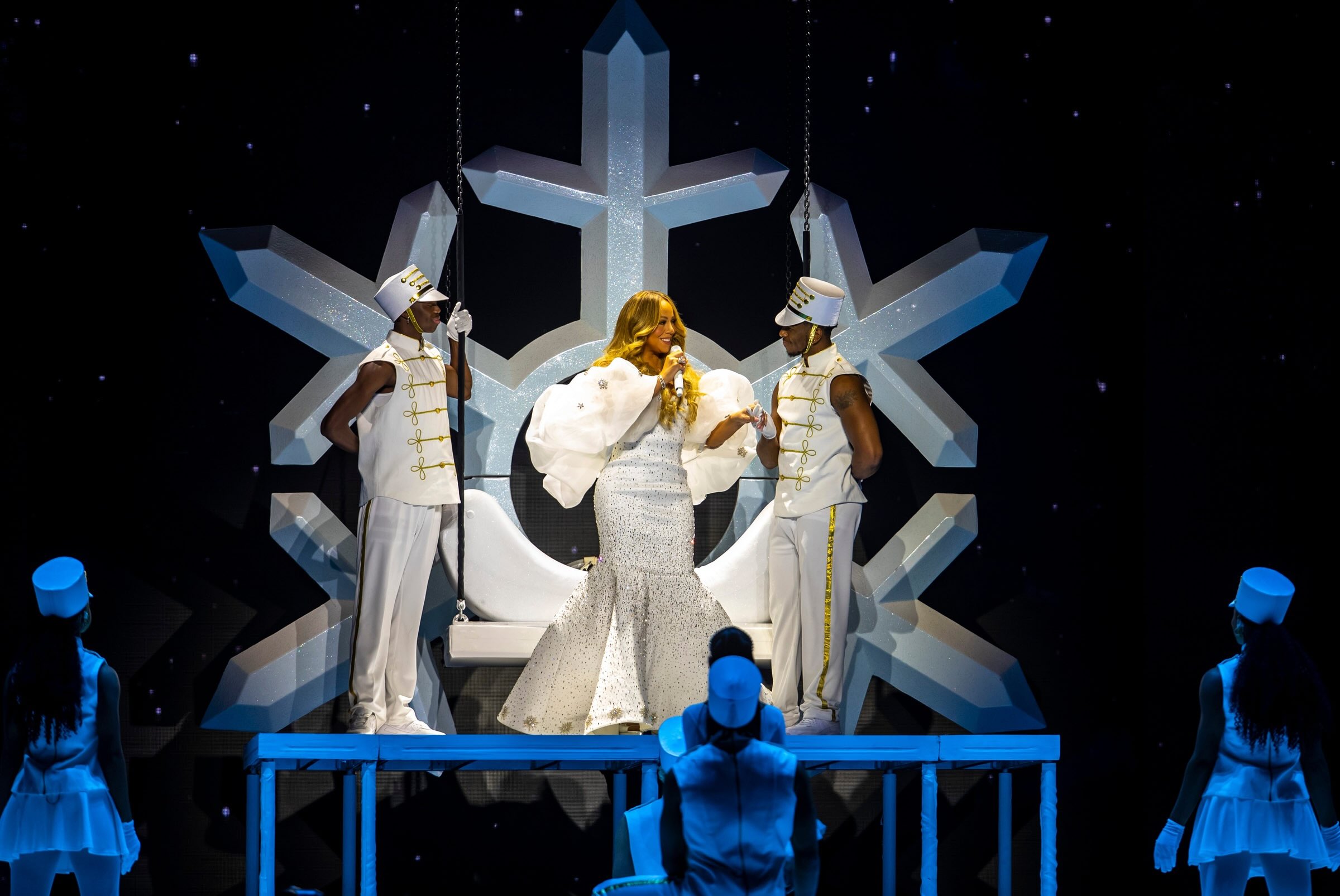 Mariah Carey Declares ‘It’s Time!’ For Christmas Cheer